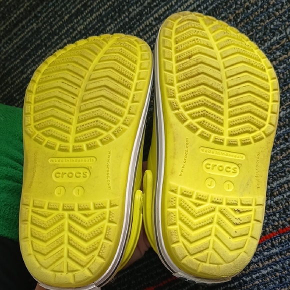 CROCS Kids Bright Yellow Water Shoes - Picture 6 of 7